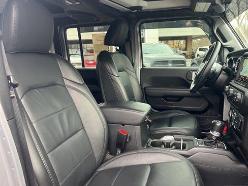 Used 2021 Jeep Wrangler Unlimited Sahara image 28