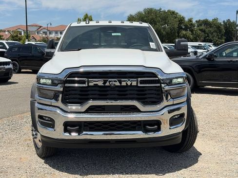 New 2026 RAM 5500 4x4 Crew Cab image 3