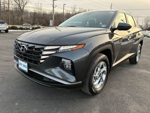 Used 2023 Hyundai Tucson SE image 3