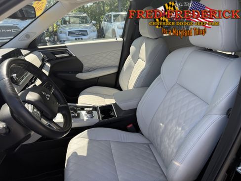 Used 2024 Mitsubishi Outlander SEL AWD/4WD image 16