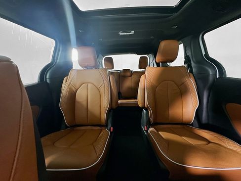 New 2026 Chrysler Pacifica Pinnacle image 10