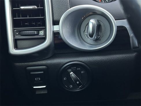 Used 2016 Porsche Cayenne image 21