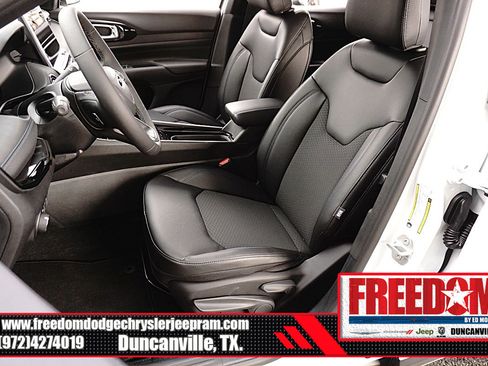 New 2026 Jeep Compass Latitude image 13