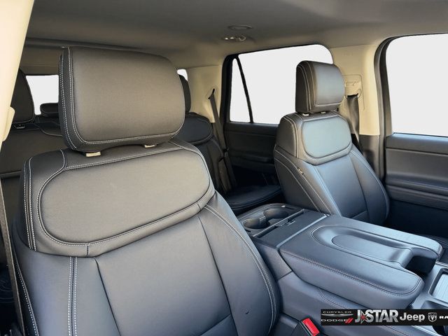 Used 2025 Ford Expedition Active AWD/4WD image 13