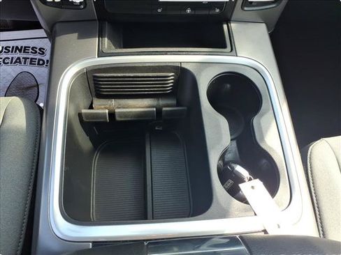 Used 2022 RAM 1500 Classic SLT w/ Electronics Convenience Group AWD/4WD image 28