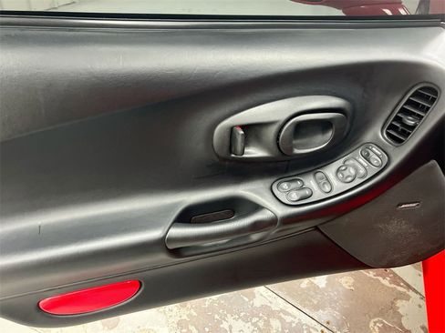 Used 2002 Chevrolet Corvette Z06 w/ Memory Pkg image 19