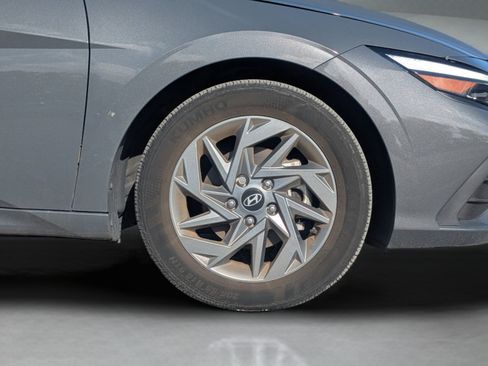 Certified 2024 Hyundai Elantra SEL FWD image 30