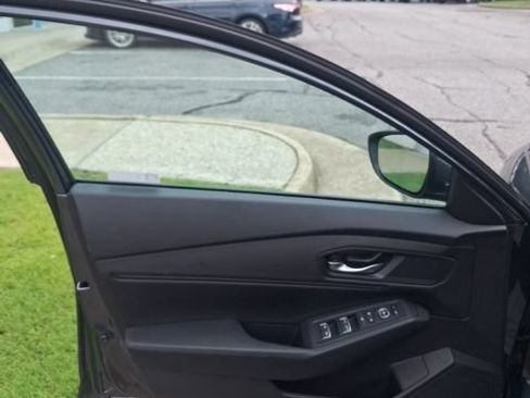 Used 2023 Honda Accord EX image 9