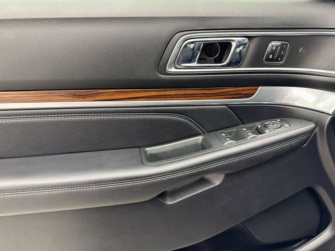 Used 2018 Ford Explorer Limited w/ Ford Safe & Smart Package FWD image 37