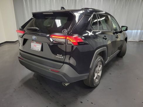 Used 2024 Toyota RAV4 XLE AWD/4WD image 8