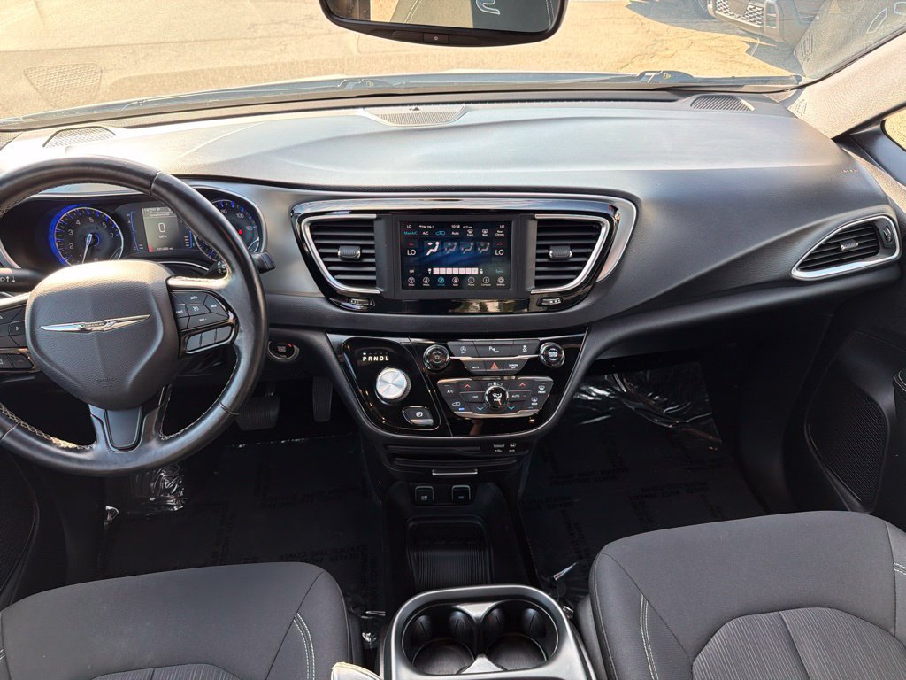 Used 2019 Chrysler Pacifica Touring Plus w/ S Appearance Package FWD image 16