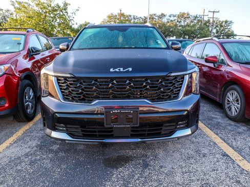 Used 2025 Kia Sorento EX w/ Panoramic Sunroof Package FWD image 4