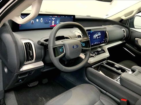 New 2025 Ford Expedition Active image 8