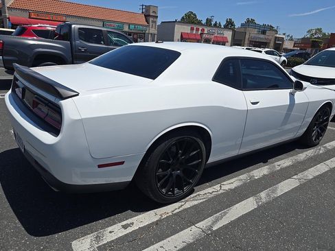 Used 2015 Dodge Challenger SXT RWD image 3
