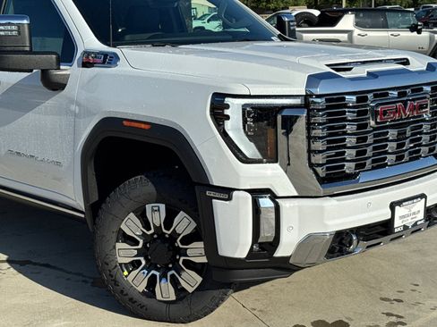 New 2026 GMC Sierra 2500 Denali w/ Denali Reserve Package image 3