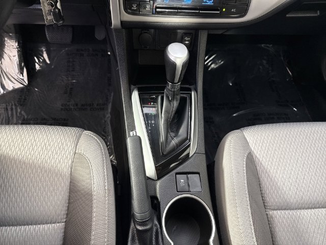 Used 2017 Toyota Corolla LE w/ Carpet Mat Package (TMS) FWD image 17