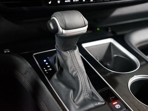 Used 2025 Toyota Sienna Limited image 21