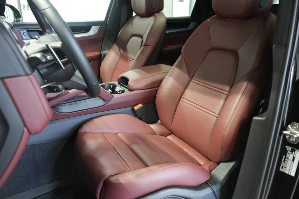 Certified 2026 Porsche Cayenne Coupe AWD/4WD image 5