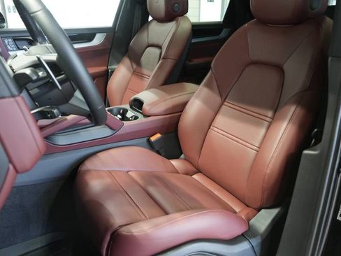 New 2026 Porsche Cayenne Coupe AWD/4WD image 5