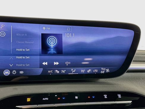 Used 2025 Buick Enclave Preferred FWD image 21