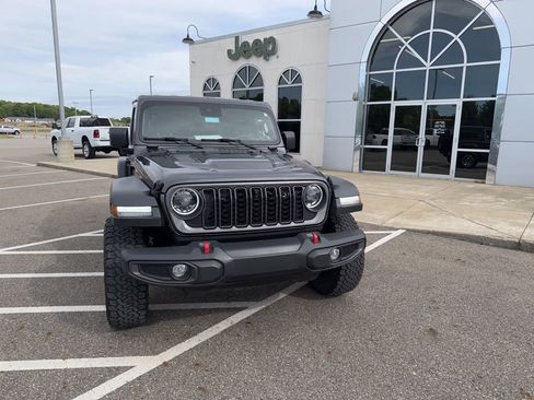 Used 2024 Jeep Wrangler Rubicon w/ Technology Group AWD/4WD image 6