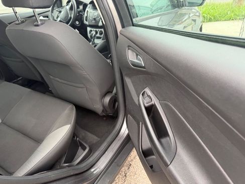 Used 2014 Ford Focus SE FWD image 12