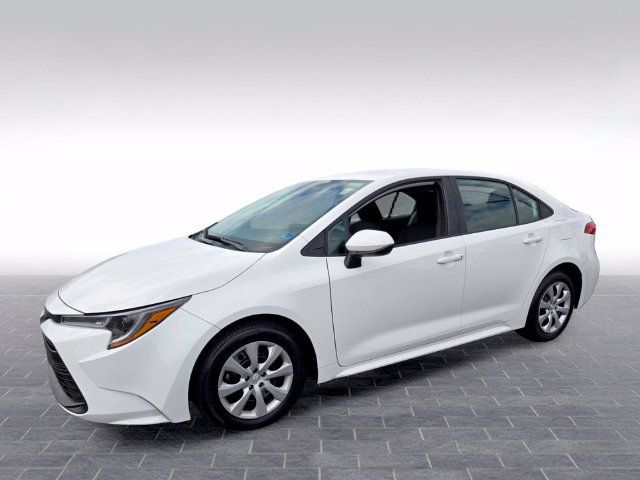 Used 2025 Toyota Corolla LE FWD image 3