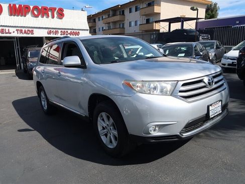 Used 2013 Toyota Highlander Plus image 3