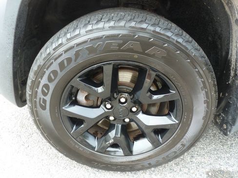 Used 2014 Jeep Cherokee Trailhawk w/ Comfort/Convenience Group AWD/4WD image 16