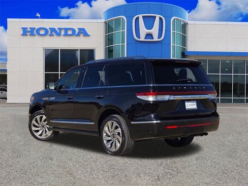 Used 2024 Lincoln Navigator Reserve image 6