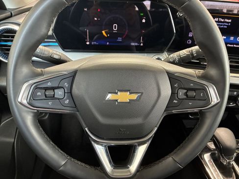 Used 2025 Chevrolet Trax LT w/ LT Convenience Package image 27