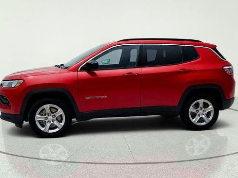 Used 2024 Jeep Compass Latitude AWD/4WD image 4