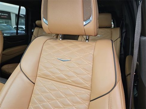 Used 2023 Cadillac Escalade ESV Premium Luxury image 20