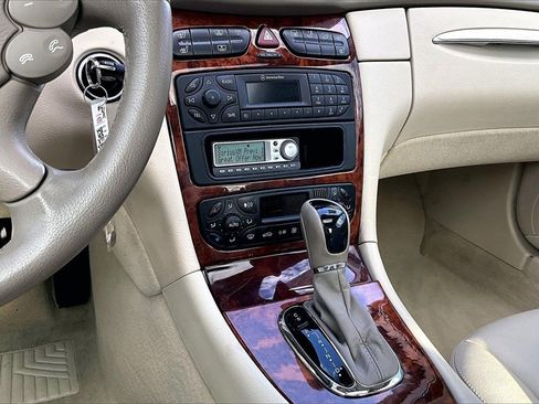 Used 2004 Mercedes-Benz CLK 320 Coupe image 9