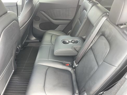 Used 2023 Tesla Model Y Long Range AWD/4WD image 18