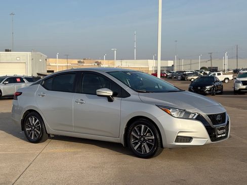 Certified 2020 Nissan Versa SV w/ Trunk Package image 5