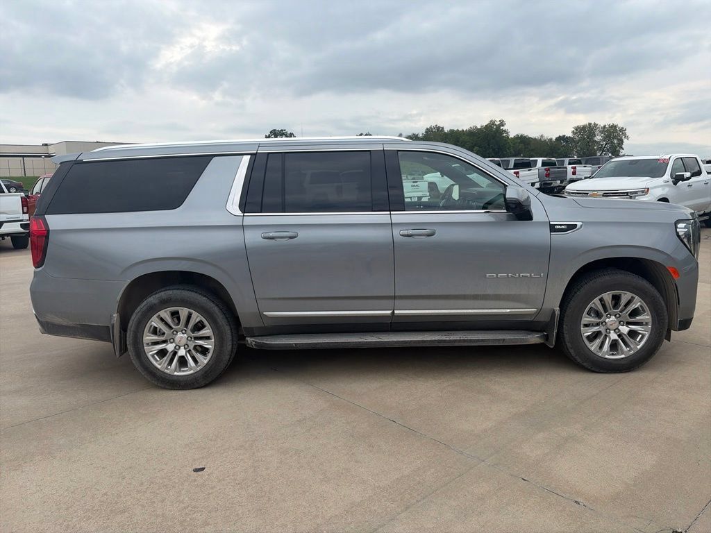Used 2024 GMC Yukon XL Denali AWD/4WD image 6