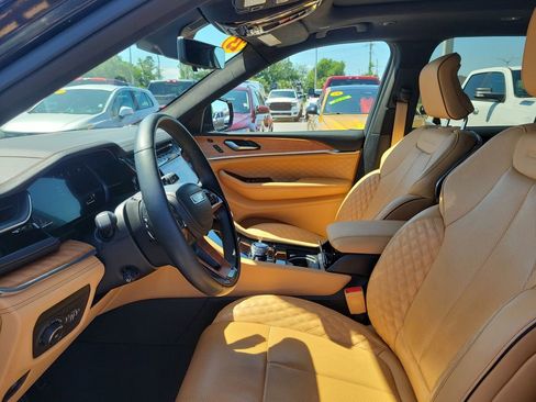 Used 2023 Jeep Grand Cherokee Summit AWD/4WD image 24