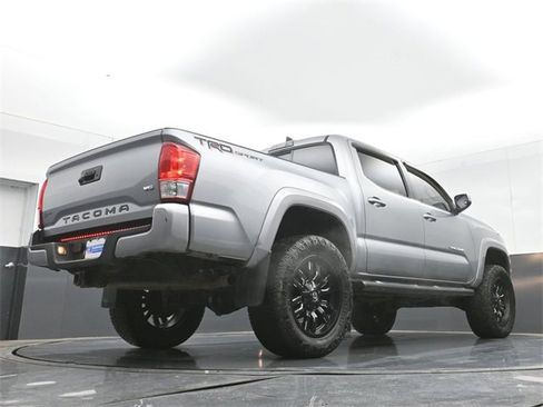 Used 2016 Toyota Tacoma TRD Sport image 46