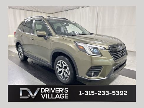 Used 2023 Subaru Forester Premium image 1