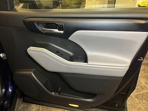 Used 2022 Toyota Highlander XLE image 17