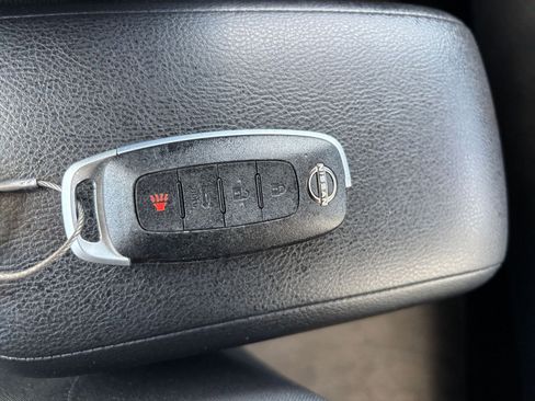 Used 2025 Nissan Versa SV w/ Trunk Package image 21