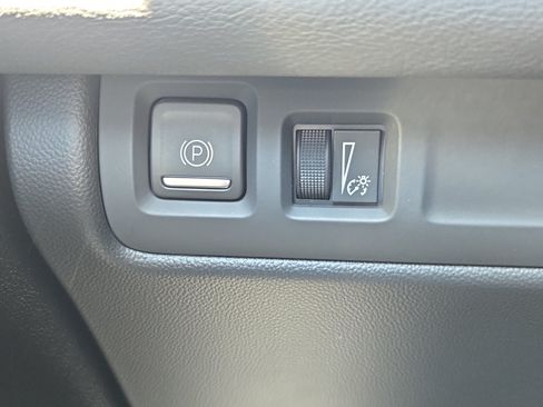 Used 2025 Cadillac XT4 Premium Luxury FWD image 24