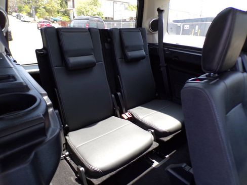 Used 2016 Land Rover LR4 HSE image 16