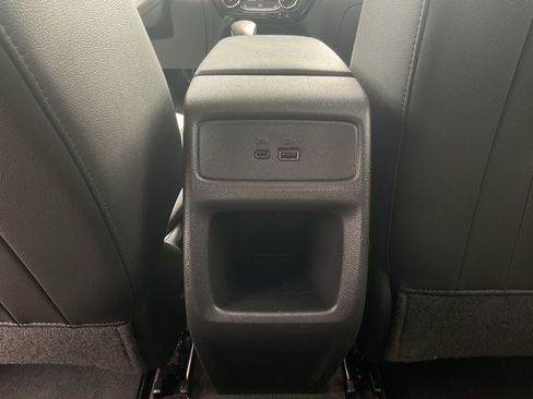 Used 2025 Chevrolet Trax LT w/ LT Convenience Package FWD image 13