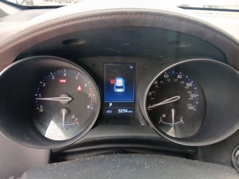 Used 2019 Toyota C-HR Limited image 2