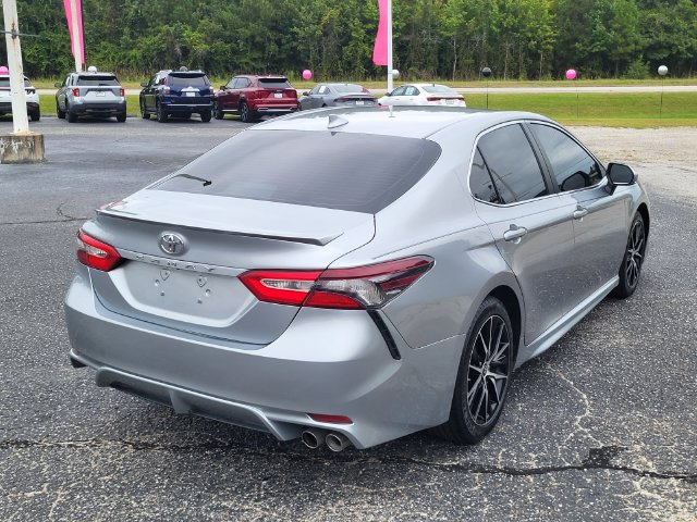 Used 2024 Toyota Camry SE FWD image 2