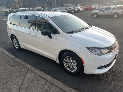 New 2026 Chrysler Voyager LX FWD image 4