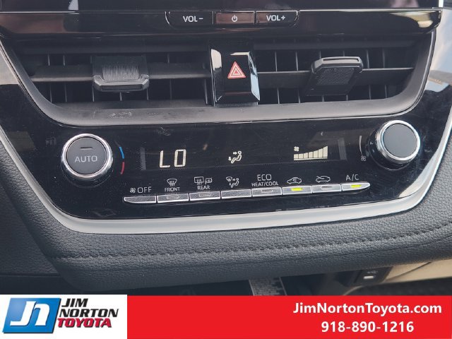 Used 2025 Toyota Corolla SE w/ SE Premium Package FWD image 20