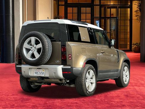 Used 2021 Land Rover Defender 90 First Edition image 10